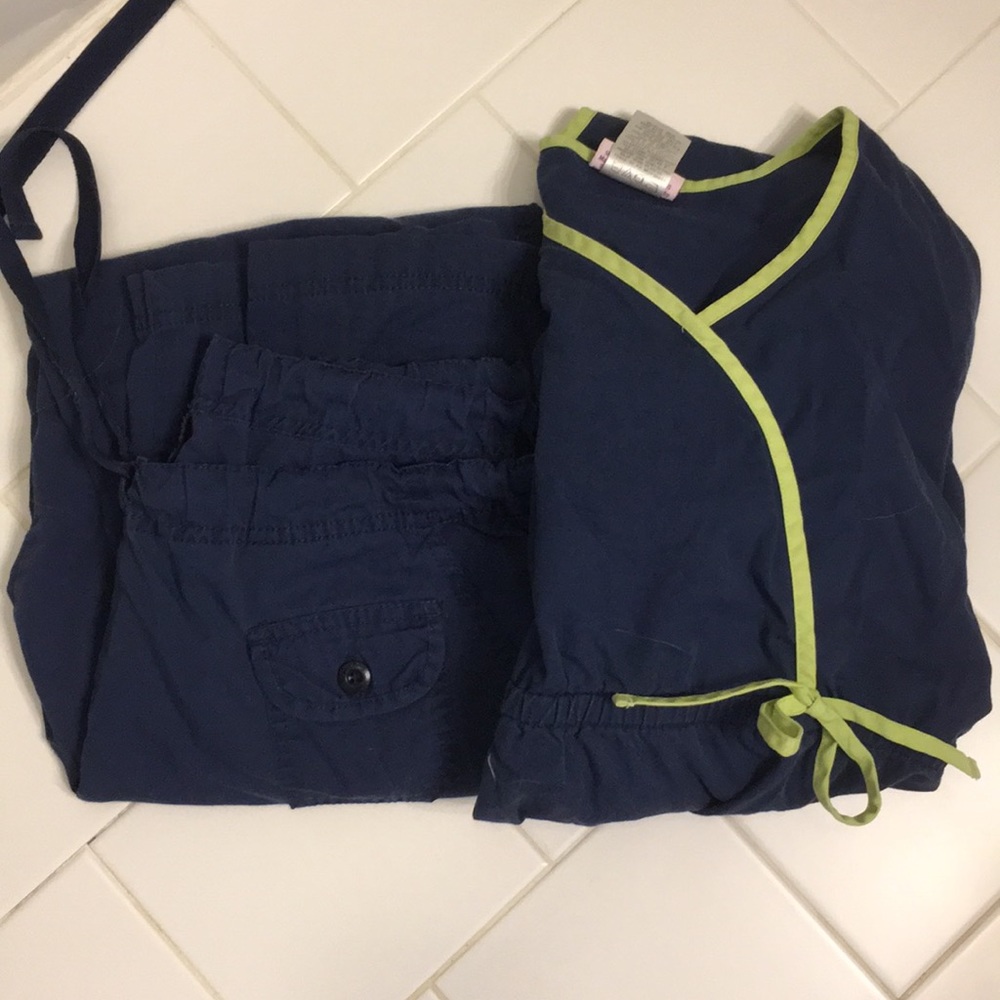 Sketchers scrub set